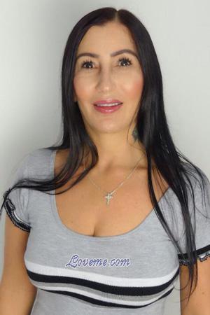 185424 - Yanet Età: 55 - Colombia