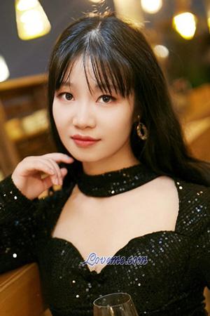 206391 - Yingying Età: 33 - Cina