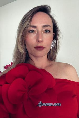 223461 - Olga Età: 39 - USA