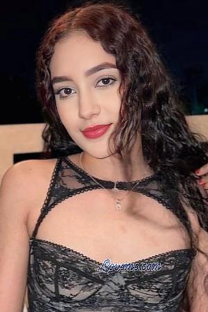 224486 - Laura Età: 21 - Colombia