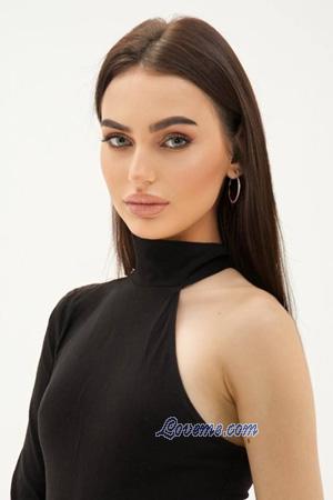 224585 - Nadiia Età: 19 - Ucraina