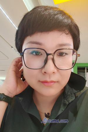 224770 - Lili Età: 44 - Cina