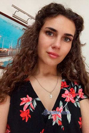 225071 - Olena Età: 25 - Ucraina