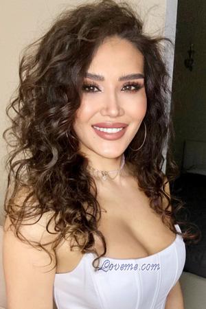 225163 - Aruzhan Età: 21 - Kazakistan