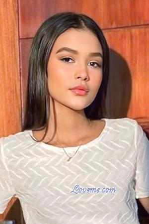 225360 - Livyhen Età: 19 - Colombia