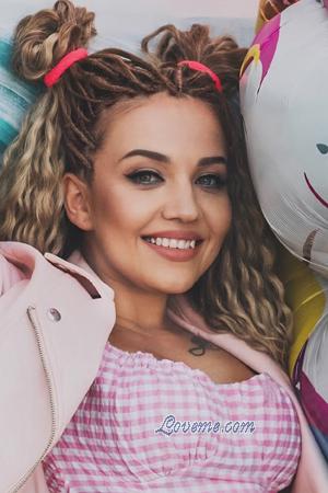 225566 - Ekaterina Età: 36 - Kazakistan