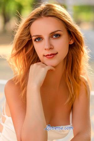 225583 - Daria Età: 20 - Ucraina