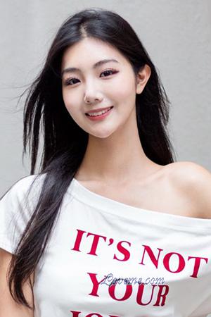 225871 - Xinyue Et&agrave;: 24 - Cina