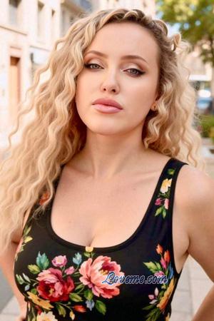 226068 - Snezhana Et&agrave;: 44 - Ucraina