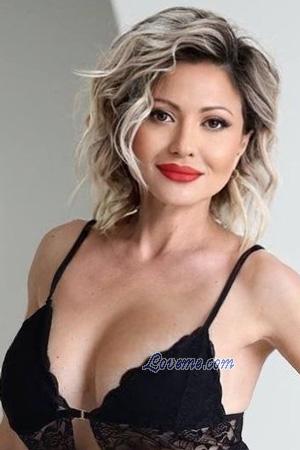 226225 - Nadiia Et&agrave;: 46 - Ucraina