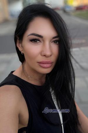 227564 - Nataliia Et&agrave;: 38 - Ucraina