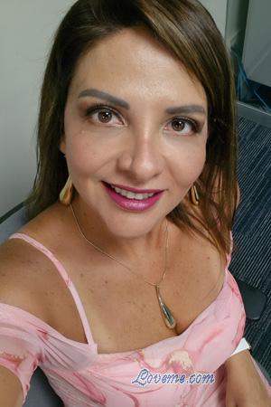 228222 - Karina Et&agrave;: 51 - Per&ugrave;