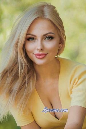 228979 - Yuliia Et&agrave;: 40 - Ucraina