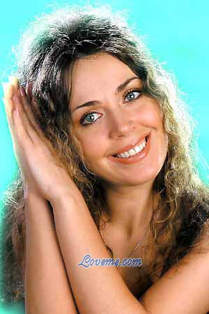 72985 - Elena Età: 33 - Russia
