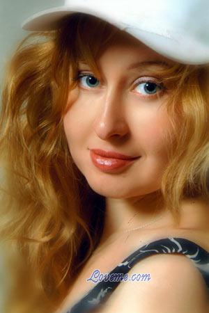 83372 - Ludmila Età: 33 - Russia