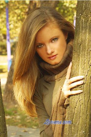 99018 - Lubov Età: 24 - Ucraina