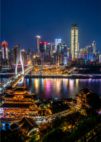 Vista notturna di Chongqing durante il tour per single