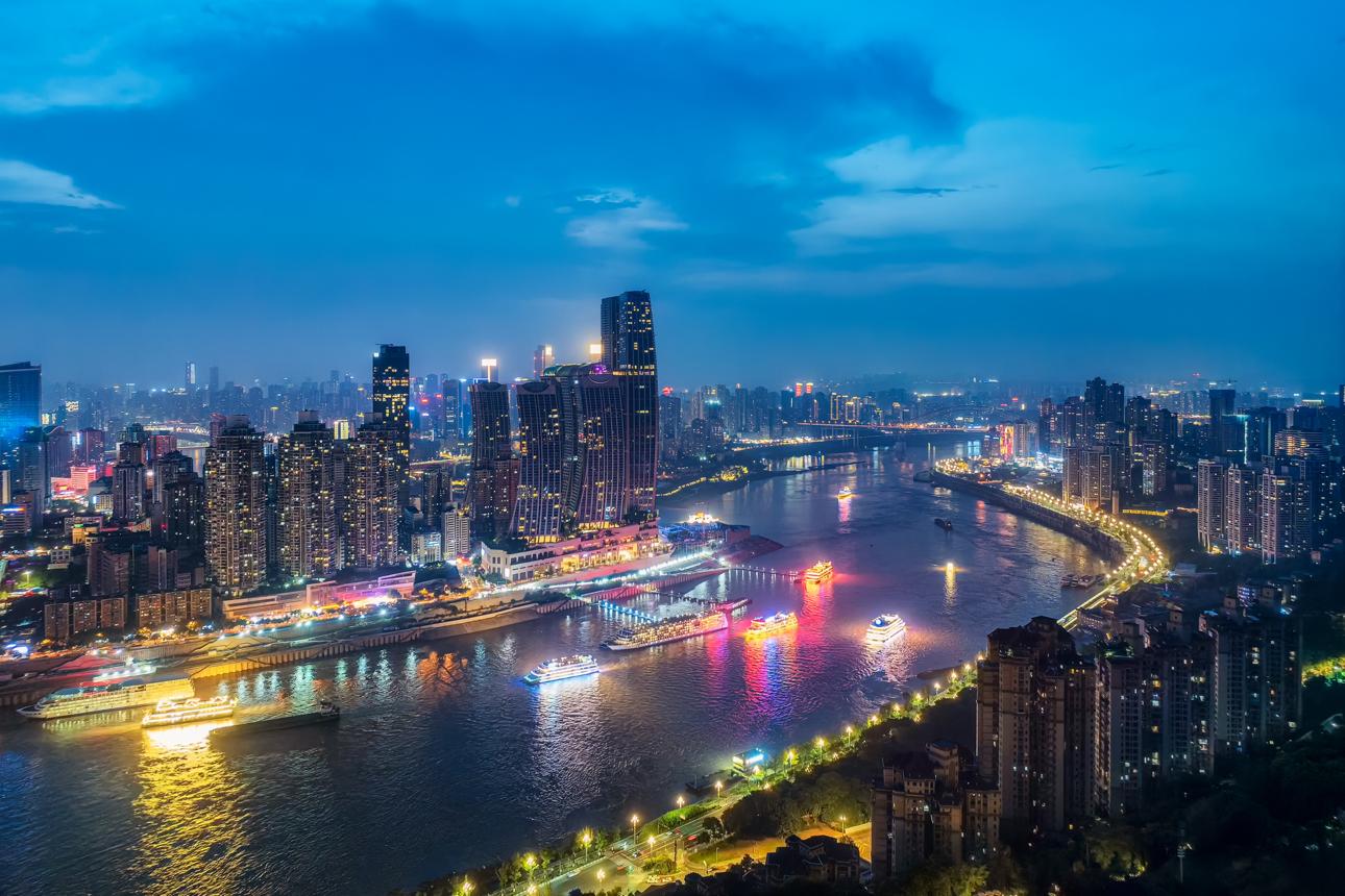 Nave da crociera Victoria sul Fiume Yangtze in partenza da Chongqing attraverso le Tre Gole