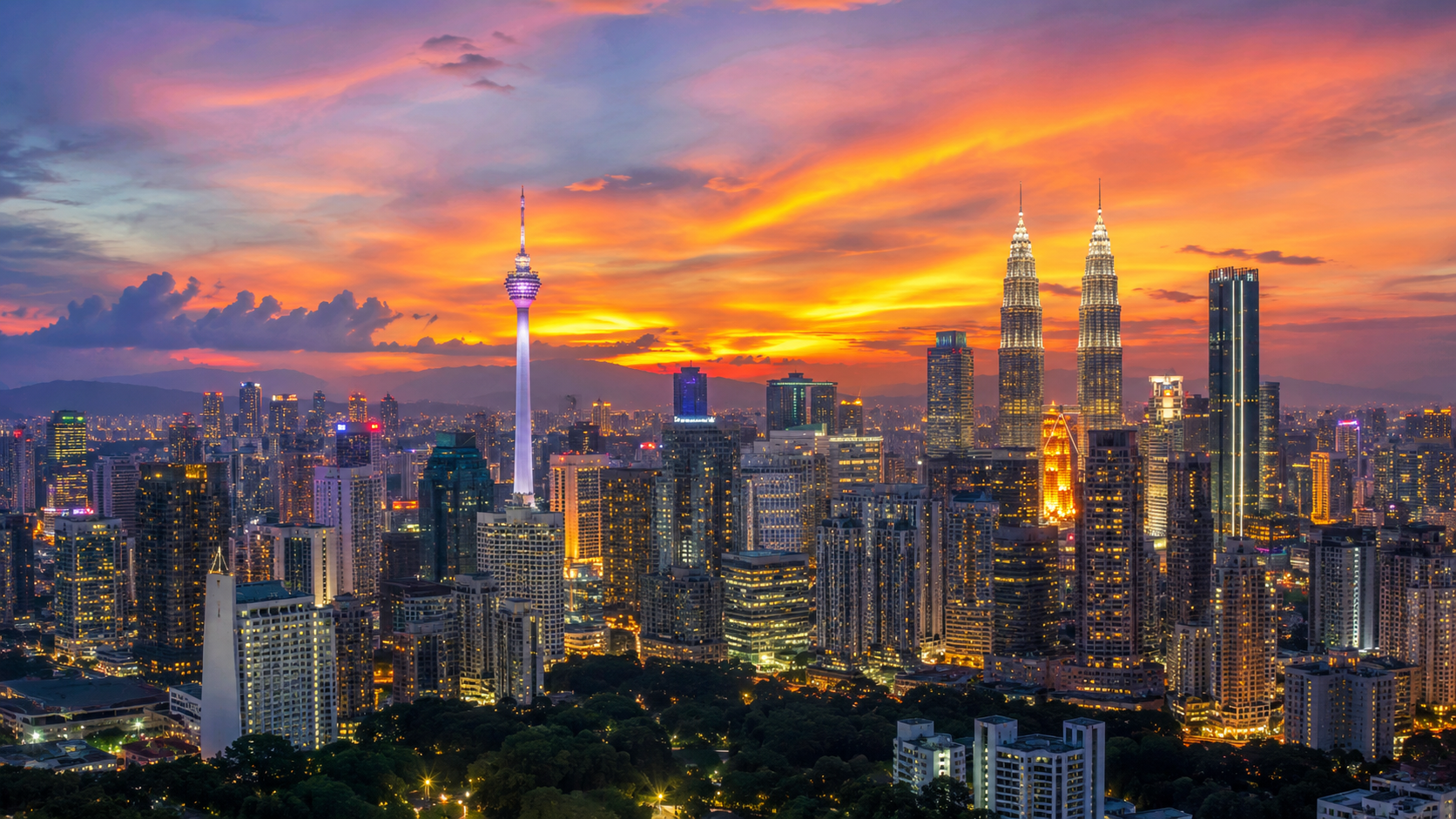 Skyline di Kuala Lumpur al tramonto durante il Tour in Malesia