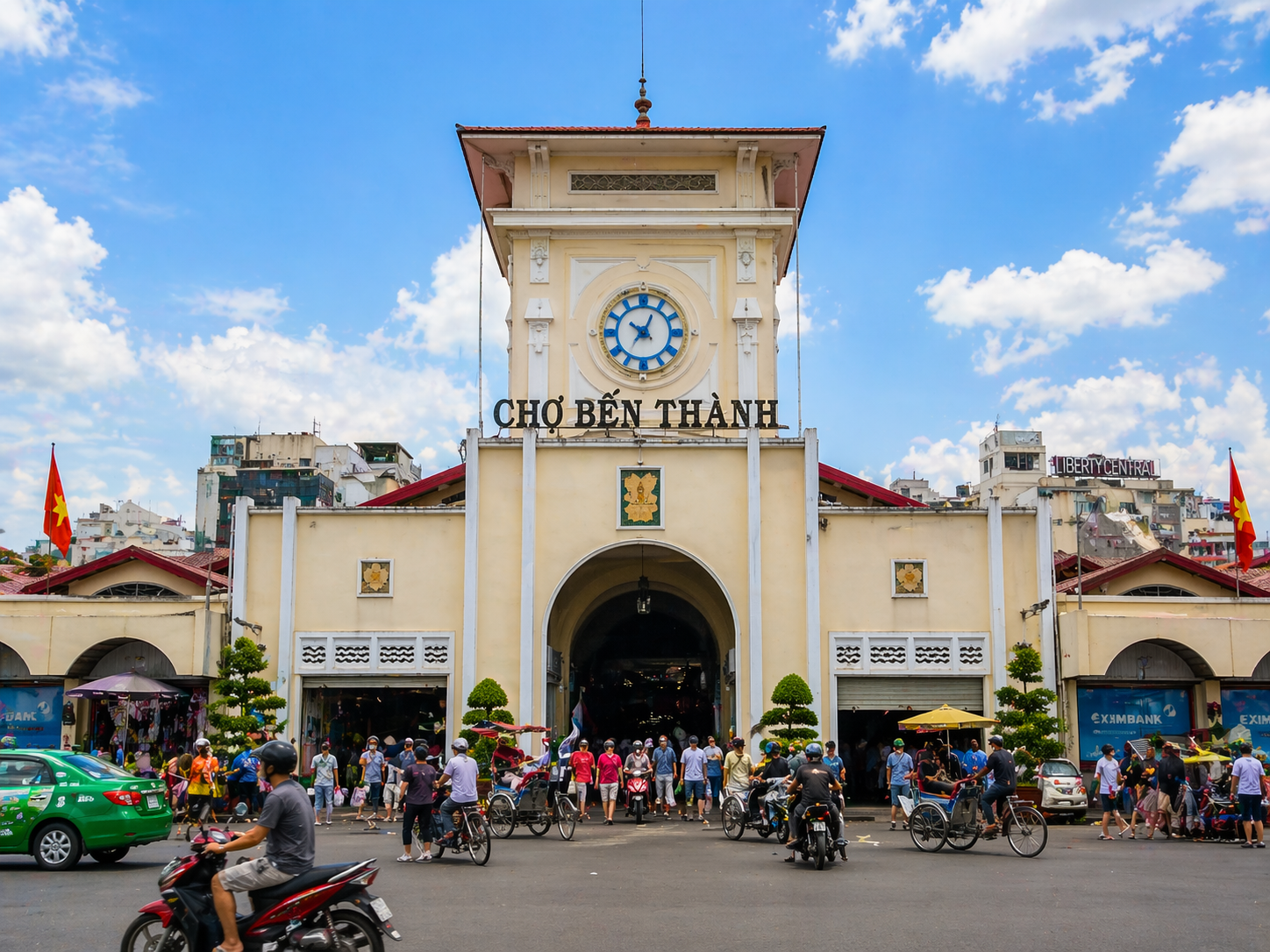 Shopping al Mercato di Ben Thanh e atmosfera delle strade di Saigon